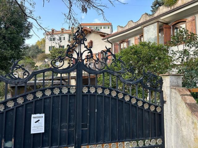 Villetta indipendente in vendita di 280 m² in Borgo Tinasso