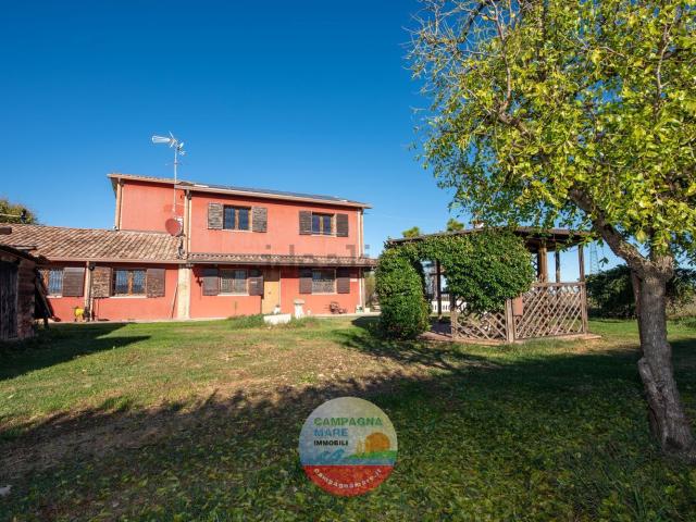 Villetta indipendente in vendita di 280 m² in Piazza Unità D&apos Italia, 10