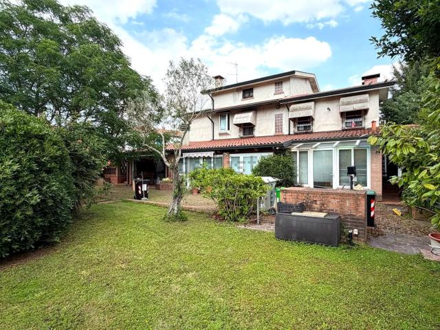 Villetta indipendente in vendita di 281 m²