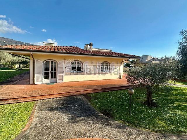 Villetta indipendente in vendita di 281 m² in Via della Sala