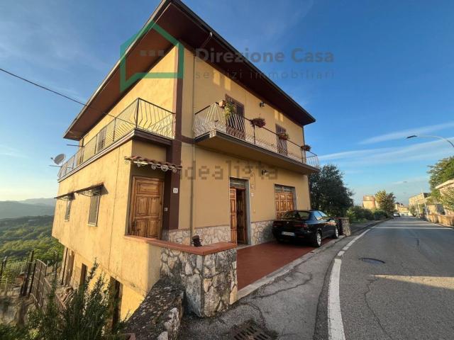 Villetta indipendente in vendita di 281 m² in Piazza dei Martiri