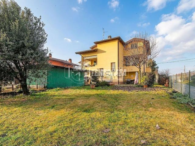 Villetta indipendente in vendita di 282 m² in Via Patrioti, 21