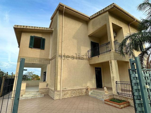 Villetta indipendente in vendita di 282 m² in Strada Statale
