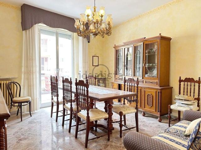Villetta indipendente in vendita di 283 m² in Via Monte Bianco