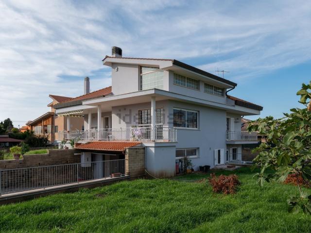 Villetta indipendente in vendita di 283 m² in Via Verona, 6