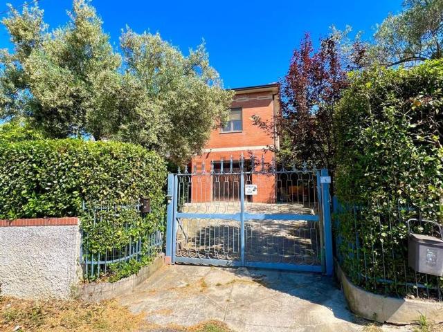 Villetta indipendente in vendita di 284 m² in Via Giuseppe Parini, 3