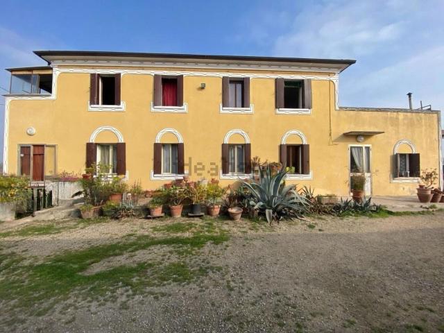 Villetta indipendente in vendita di 284 m² in Via Felice Chieregato