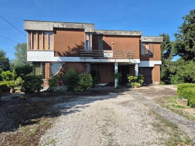 Villetta indipendente in vendita di 285 m² in Via Mosche, 78