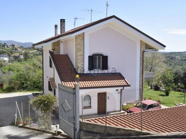 Villetta indipendente in vendita di 285 m² in Via Maragoni