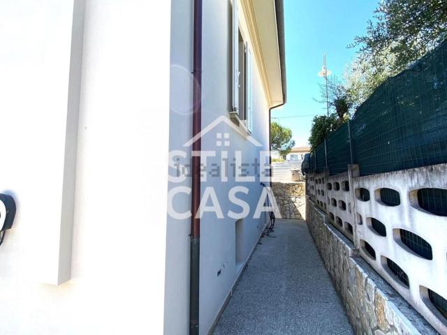 Villetta indipendente in vendita di 285 m² in Via Menabuoi, 34