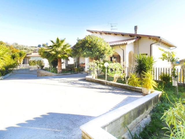 Villetta indipendente in vendita di 285 m² in Via Settecolli, 11
