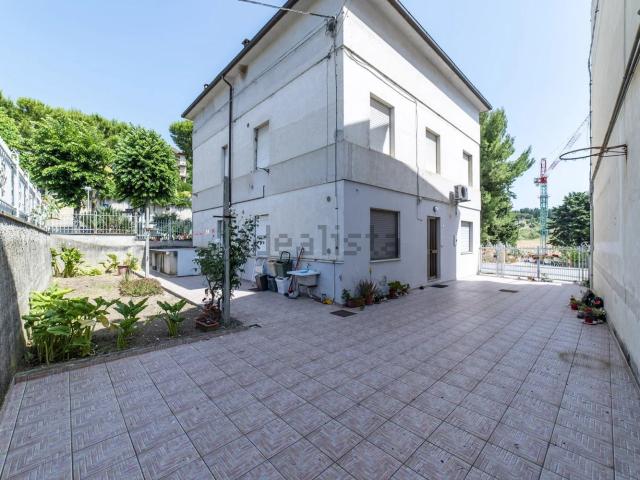 Villetta indipendente in vendita di 285 m² in Via Piave, 8