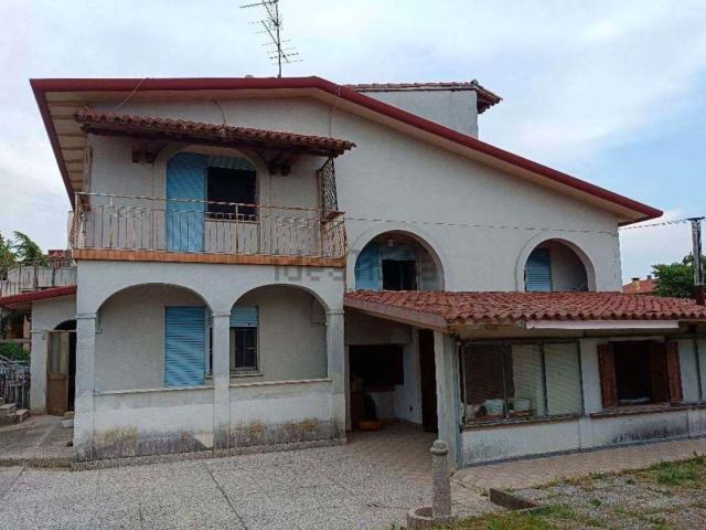 Villetta indipendente in vendita di 285 m² in Viale Trieste