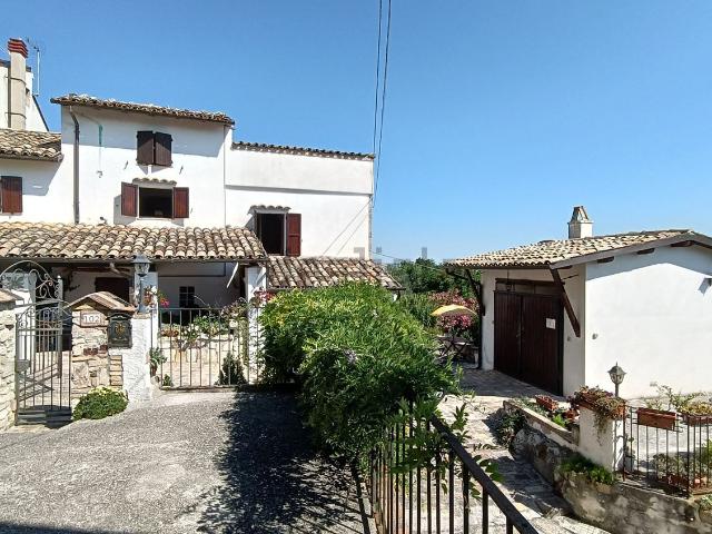 Villetta indipendente in vendita di 285 m² in Contrada Briccioli, 104