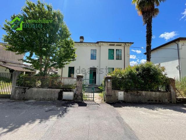 Villetta indipendente in vendita di 286 m² in Via Dante, 9