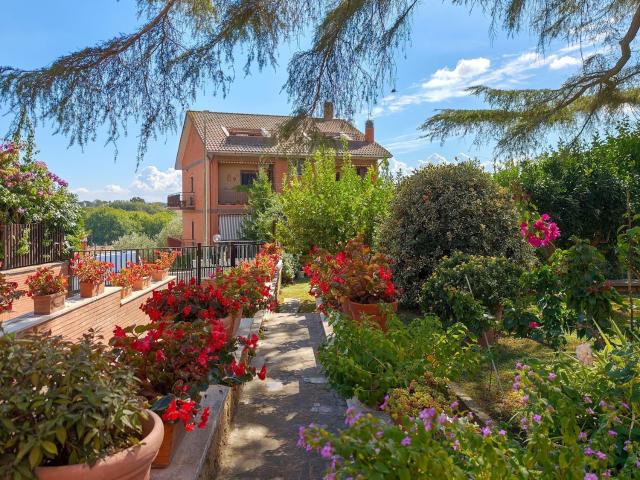 Villetta indipendente in vendita di 286 m² in Via del casale d&apos Antoni, 50