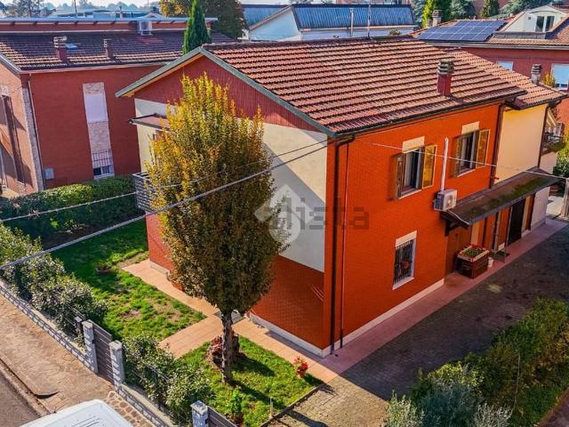 Villetta indipendente in vendita di 286 m² in Via Fratelli Cairoli, 24
