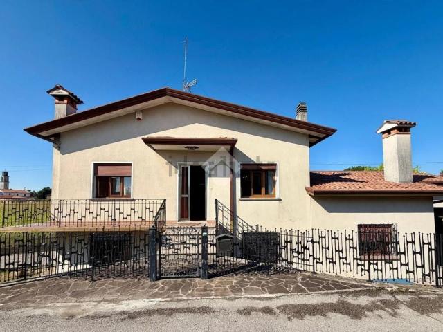 Villetta indipendente in vendita di 286 m² in Via Roma