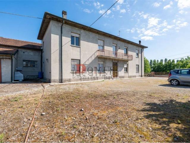 Villetta indipendente in vendita di 286 m² in Strada Romana Nord, 15