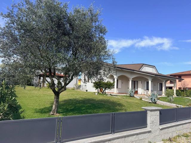 Villetta indipendente in vendita di 287 m² in Via Settefrati, 65