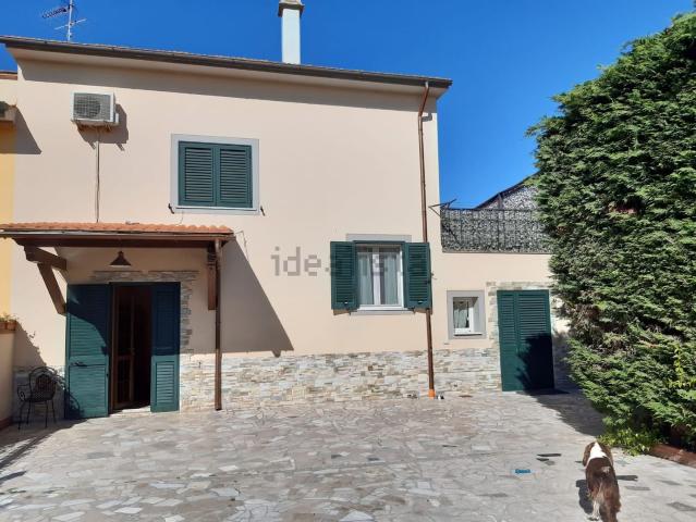 Villetta indipendente in vendita di 288 m² in Via le Lame, 39