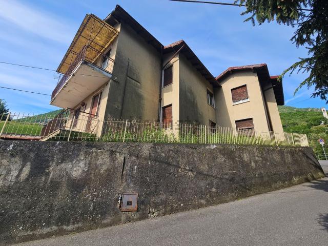Villetta indipendente in vendita di 288 m² in Via Madonna della Torre