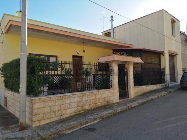 Villetta indipendente in vendita di 289 m² in Via Federico Confalonieri, 8