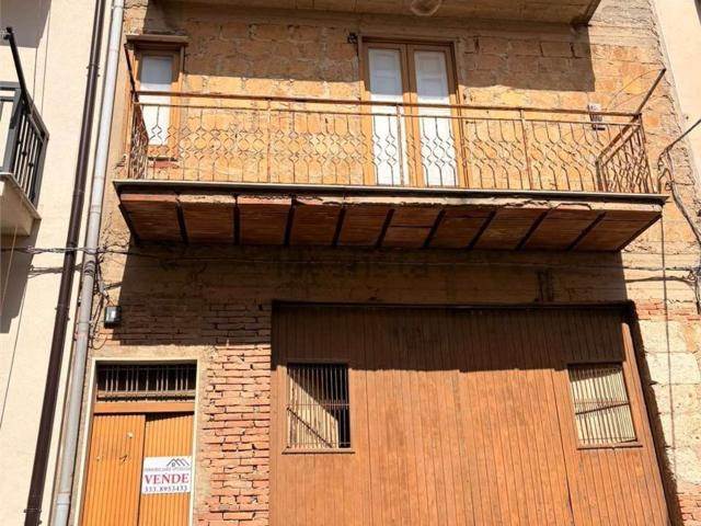 Villetta indipendente in vendita di 290 m² in Via Cairoli, 23