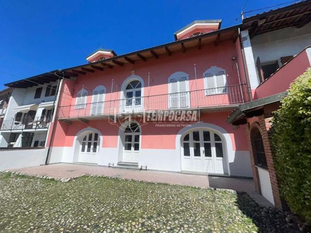 Villetta indipendente in vendita di 290 m² in Via Carlo Botta, 33