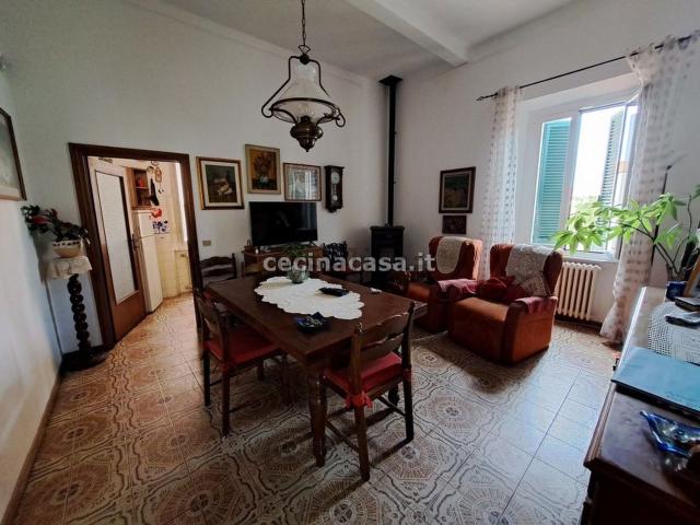 Villetta indipendente in vendita di 290 m² in Via Cesare Battisti