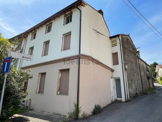 Villetta indipendente in vendita di 290 m² in Via Assisi, 9