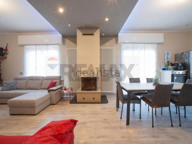 Villetta indipendente in vendita di 290 m² in Via G. Mazzini, 2
