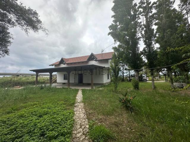 Villetta indipendente in vendita di 290 m² in Via Giardino