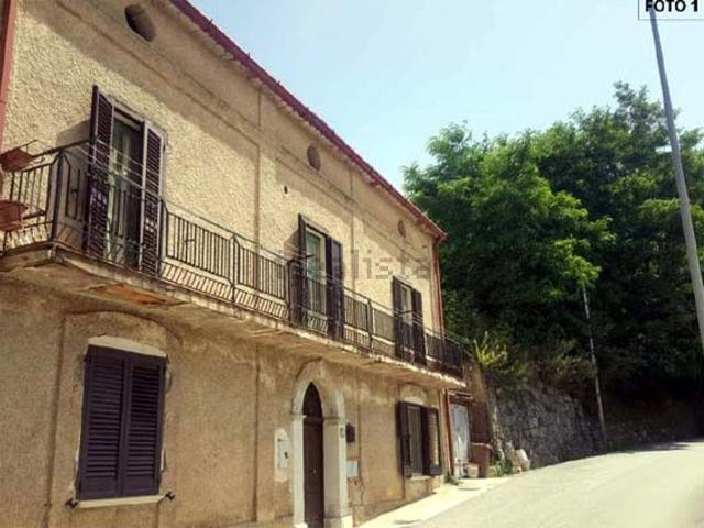 Villetta indipendente in vendita di 290 m² in Via Dante Alighieri