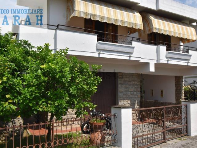 Villetta indipendente in vendita di 290 m² in Via della Gronda, 100