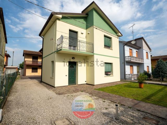 Villetta indipendente in vendita di 290 m² in Via II Febbraio, 10