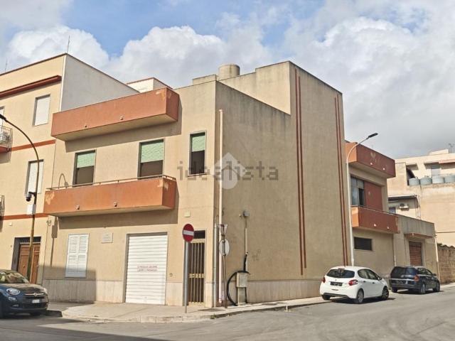 Villetta indipendente in vendita di 290 m² in Via la Russa Giuseppe, 89
