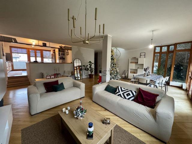Villetta indipendente in vendita di 290 m² in Via M. Luther King