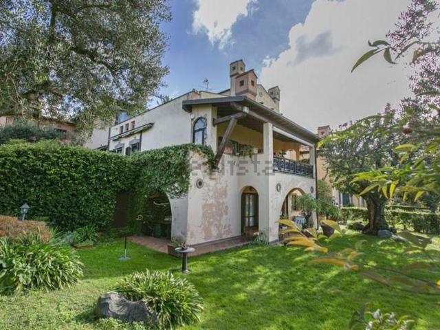 Villetta indipendente in vendita di 290 m² in Via s. spirito