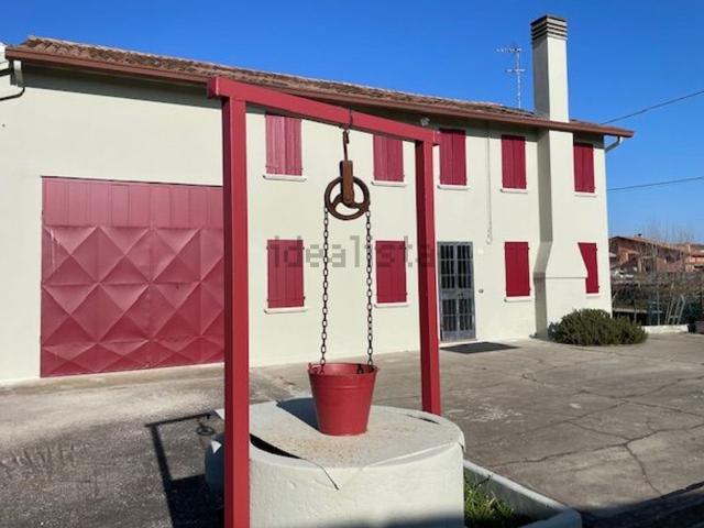 Villetta indipendente in vendita di 290 m² in Via Roma