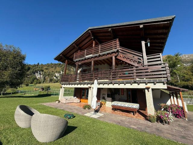 Villetta indipendente in vendita di 290 m² in Via Romentarek, 29