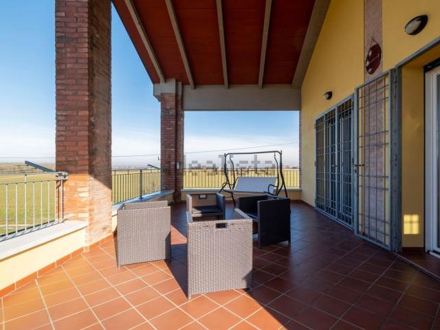 Villetta indipendente in vendita di 290 m² in Via Tortorelli