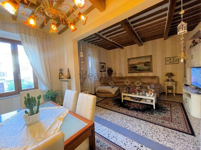 Villetta indipendente in vendita di 290 m² in Via Volterrana