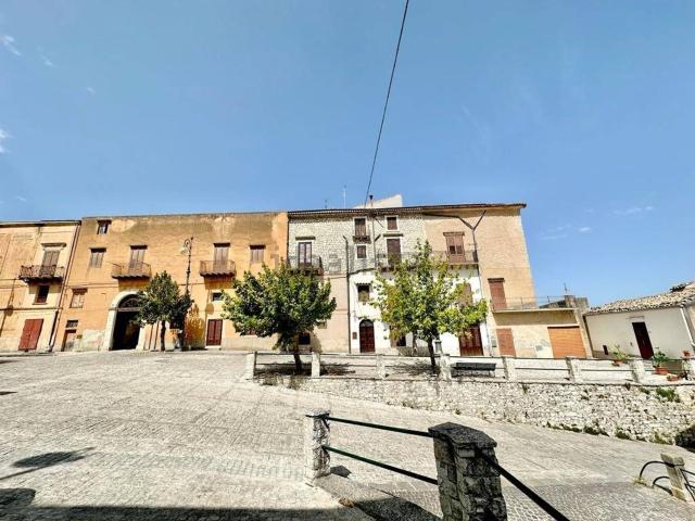 Villetta indipendente in vendita di 290 m² in Piazza Castello, 36