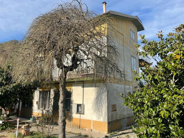 Villetta indipendente in vendita di 290 m² in Piazza Roma, 21