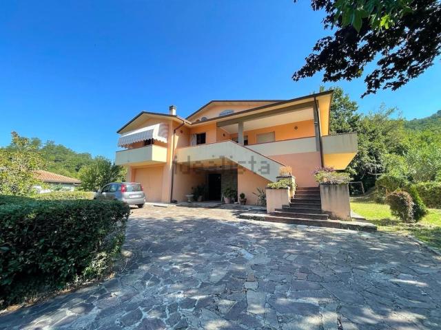 Villetta indipendente in vendita di 290 m² in Strada Senza Nome, 54013