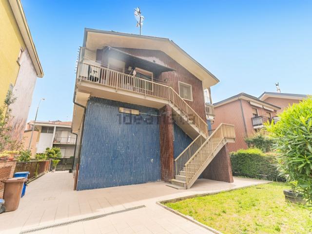 Villetta indipendente in vendita di 292 m² in Via Giuseppe Mazzini, 10
