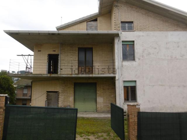 Villetta indipendente in vendita di 292 m² in Via Italia