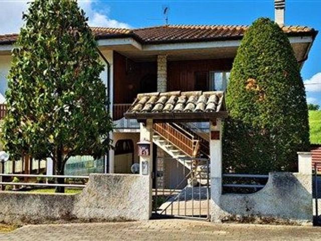 Villetta indipendente in vendita di 292 m² in Viale DELLA LIBERTA&apos , 75
