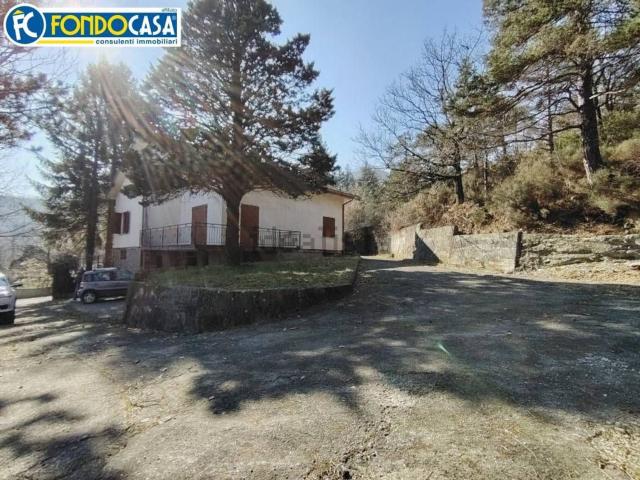 Villetta indipendente in vendita di 294 m² in Via Cavalier Davide Vignolo